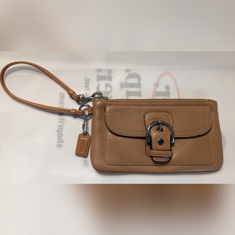 Coach Hampton Leather Wristlet /Clutch Front Wallet Strap Camel Tan Vintage